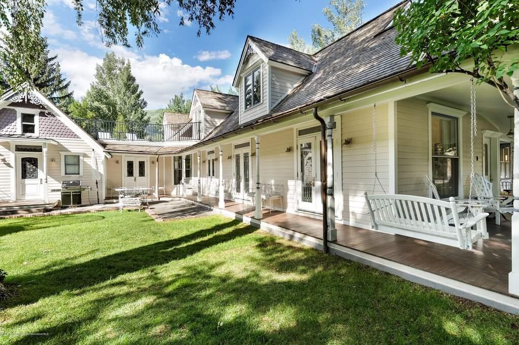 Single Family Home/House Apartment in CO