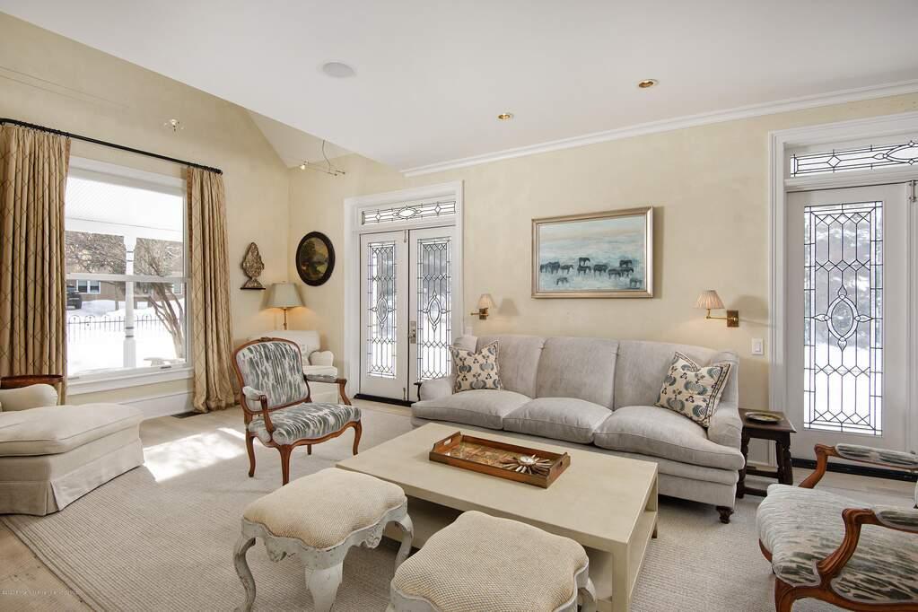 Single Family Home/House Apartment in CO