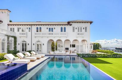 Casa del Ensuenos Waterfront Estate in Palm Beach