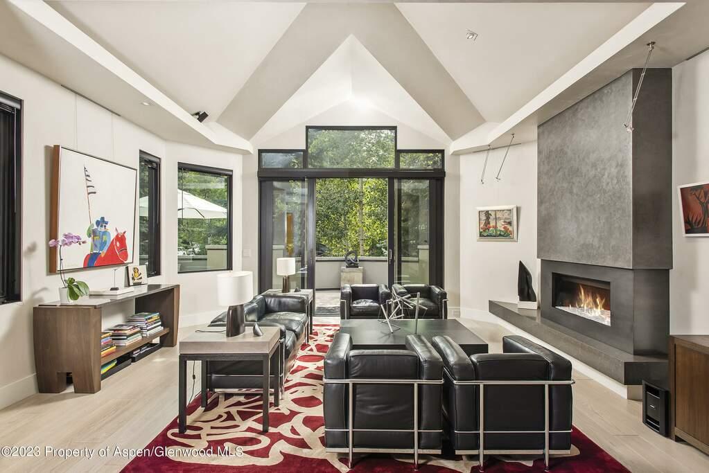 West End Corner Estate Apartment